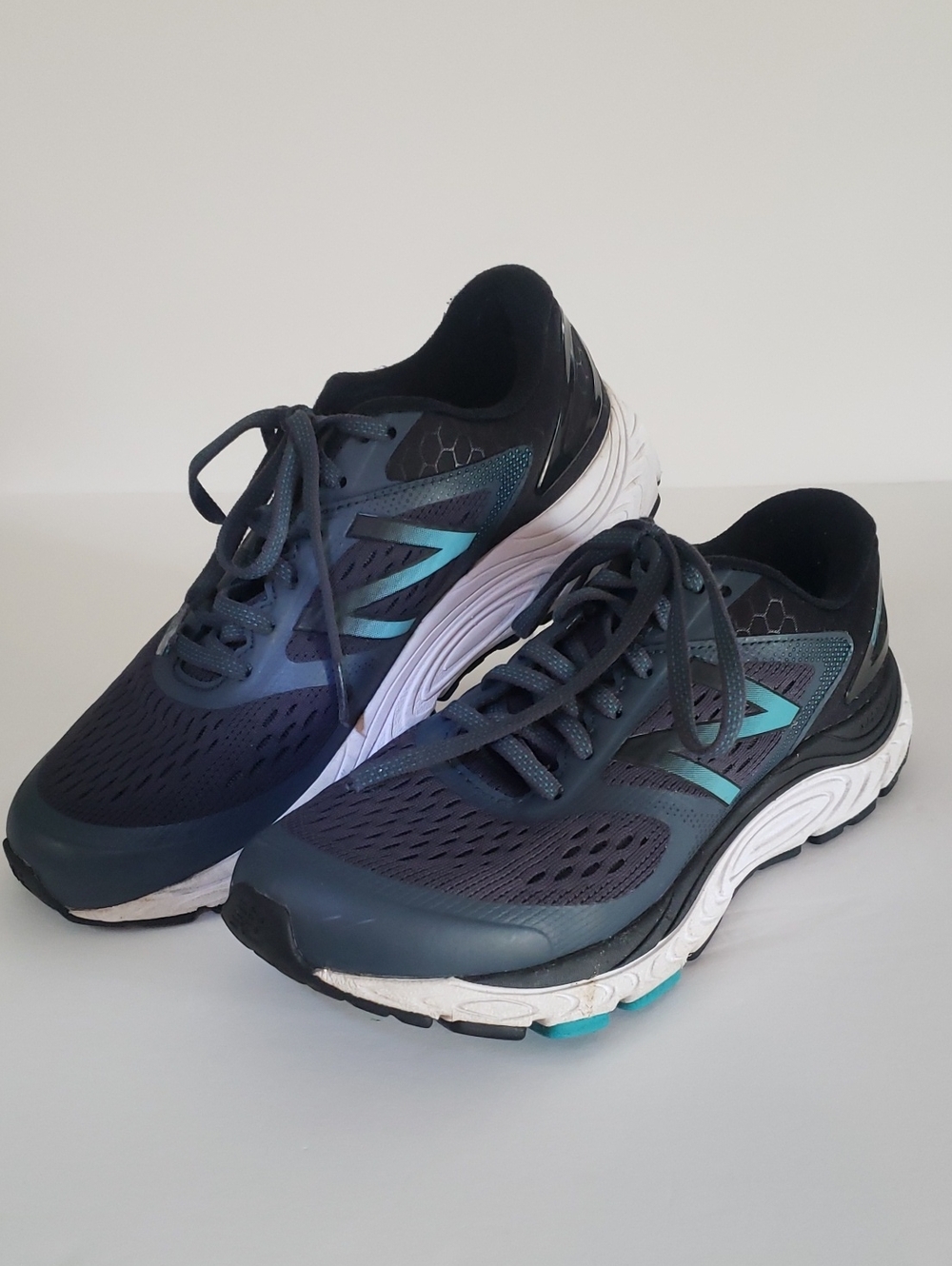 New Balance 840V4 Dark Navy Running Sneakers with Teal Accents, Size 9